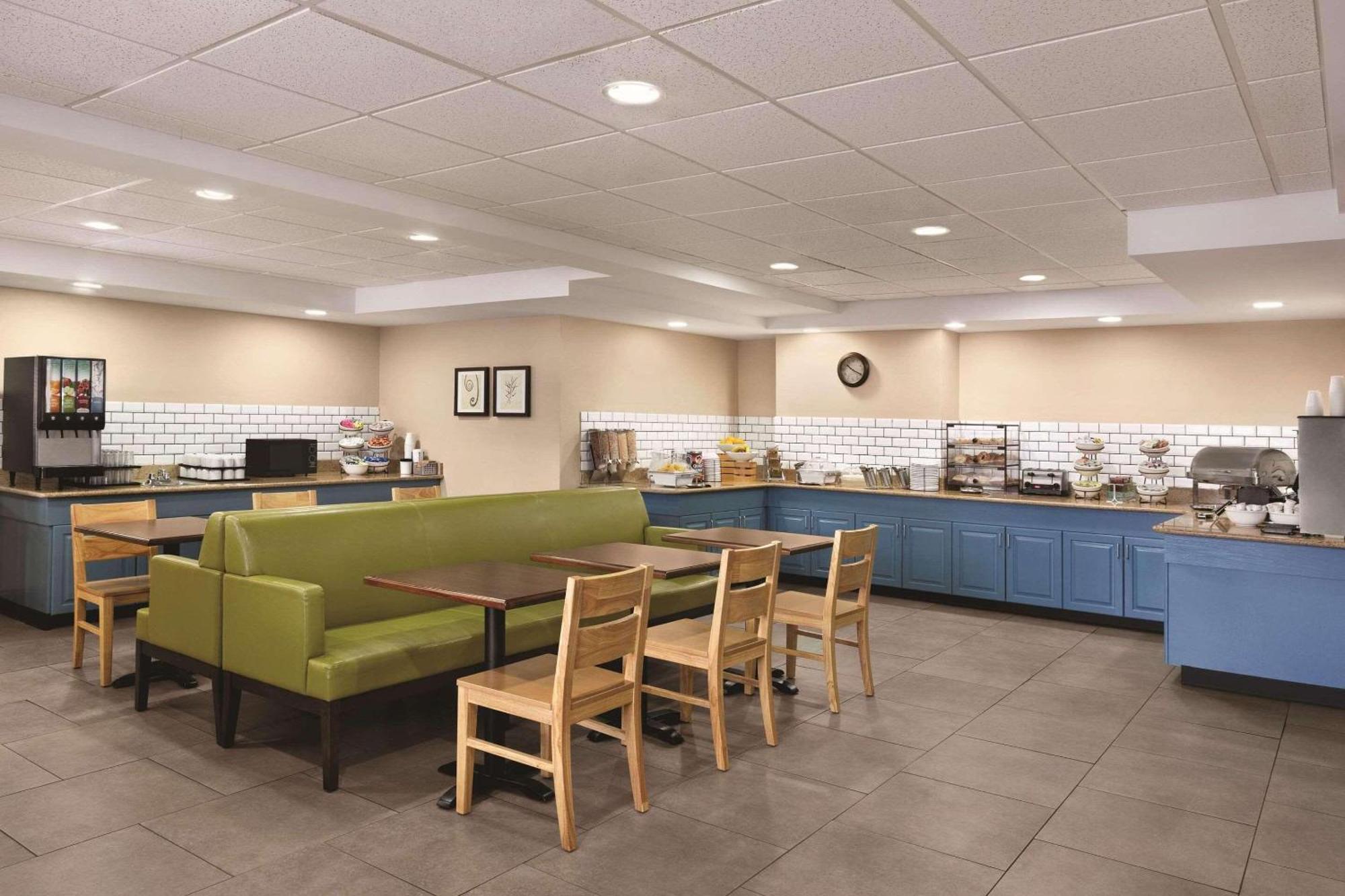 Hotel Country & By Radisson, Wytheville, Va Wytheville