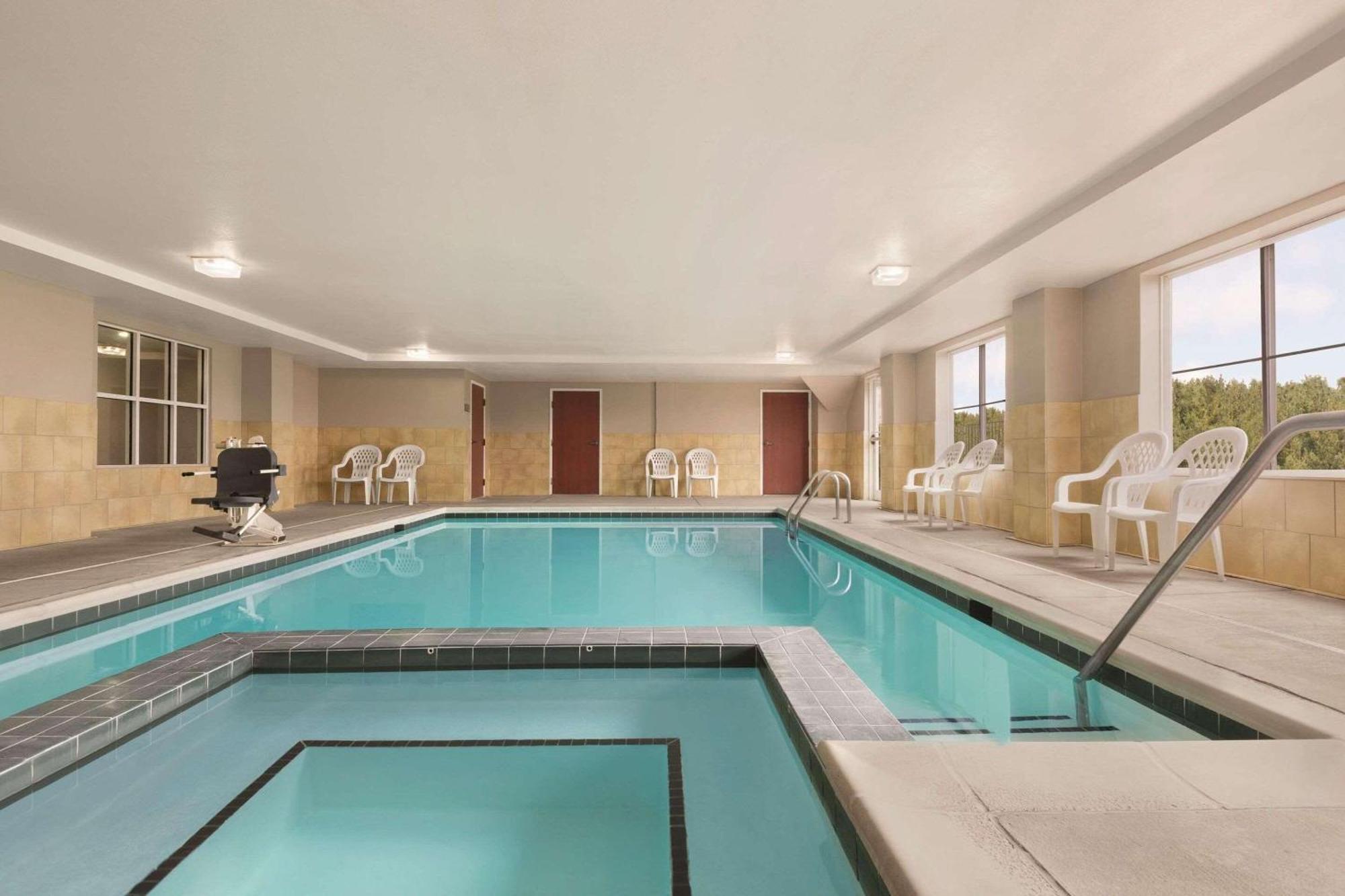 Country & By Radisson, Wytheville, Va 3*