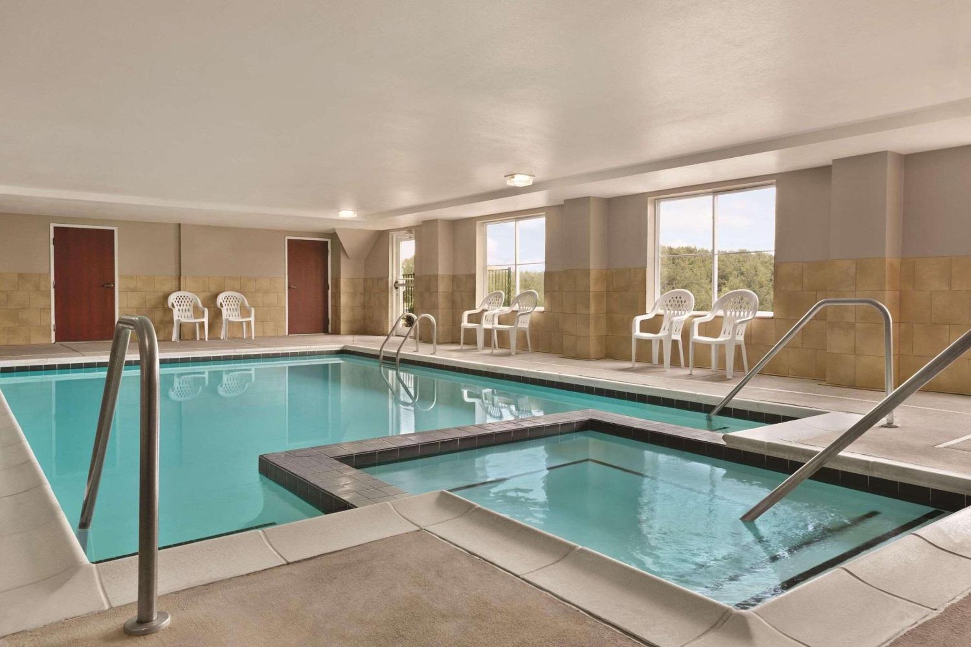 Country & By Radisson, Wytheville, Va Hotel 3*