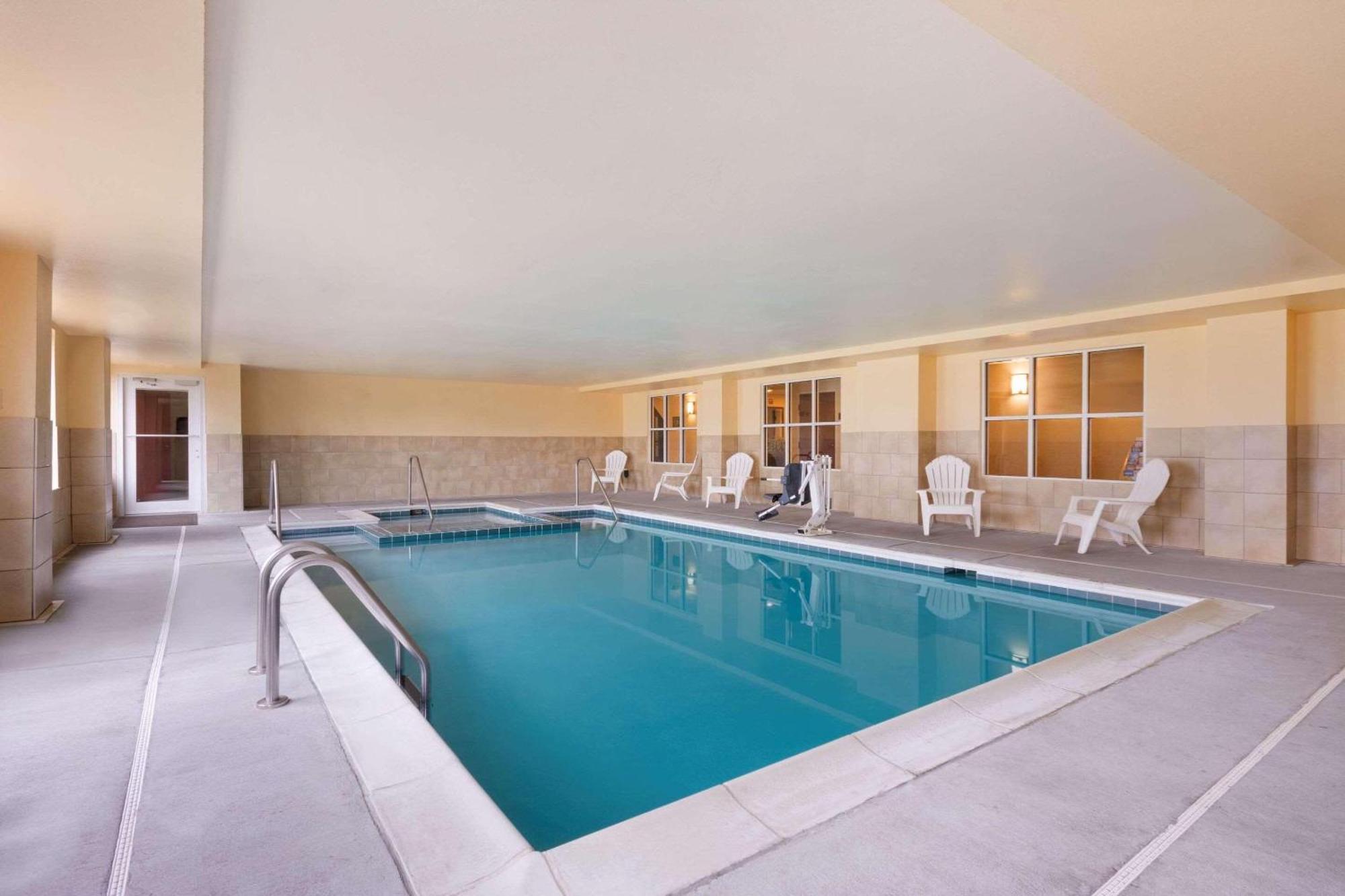 Country & By Radisson, Wytheville, Va Hotel 3*
