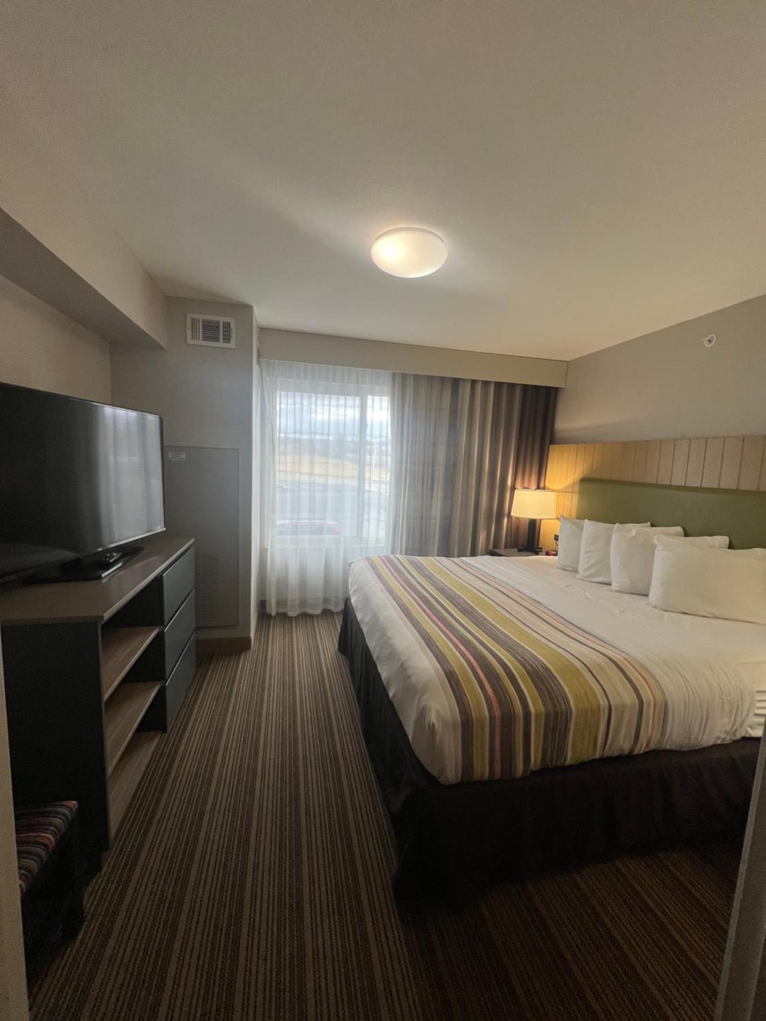 Hotel Country & By Radisson, Wytheville, Va
