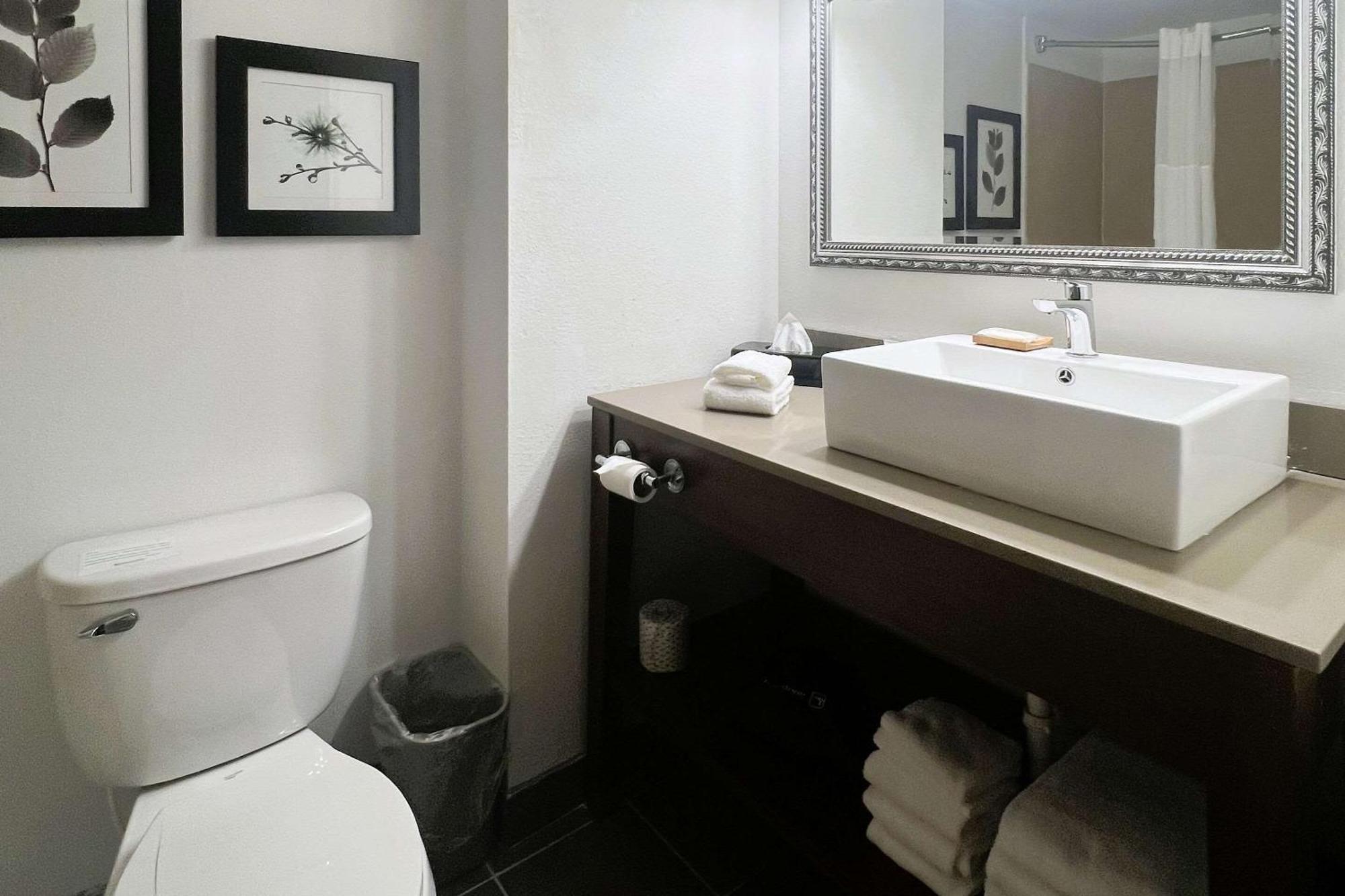 Country & By Radisson, Wytheville, Va Hotel