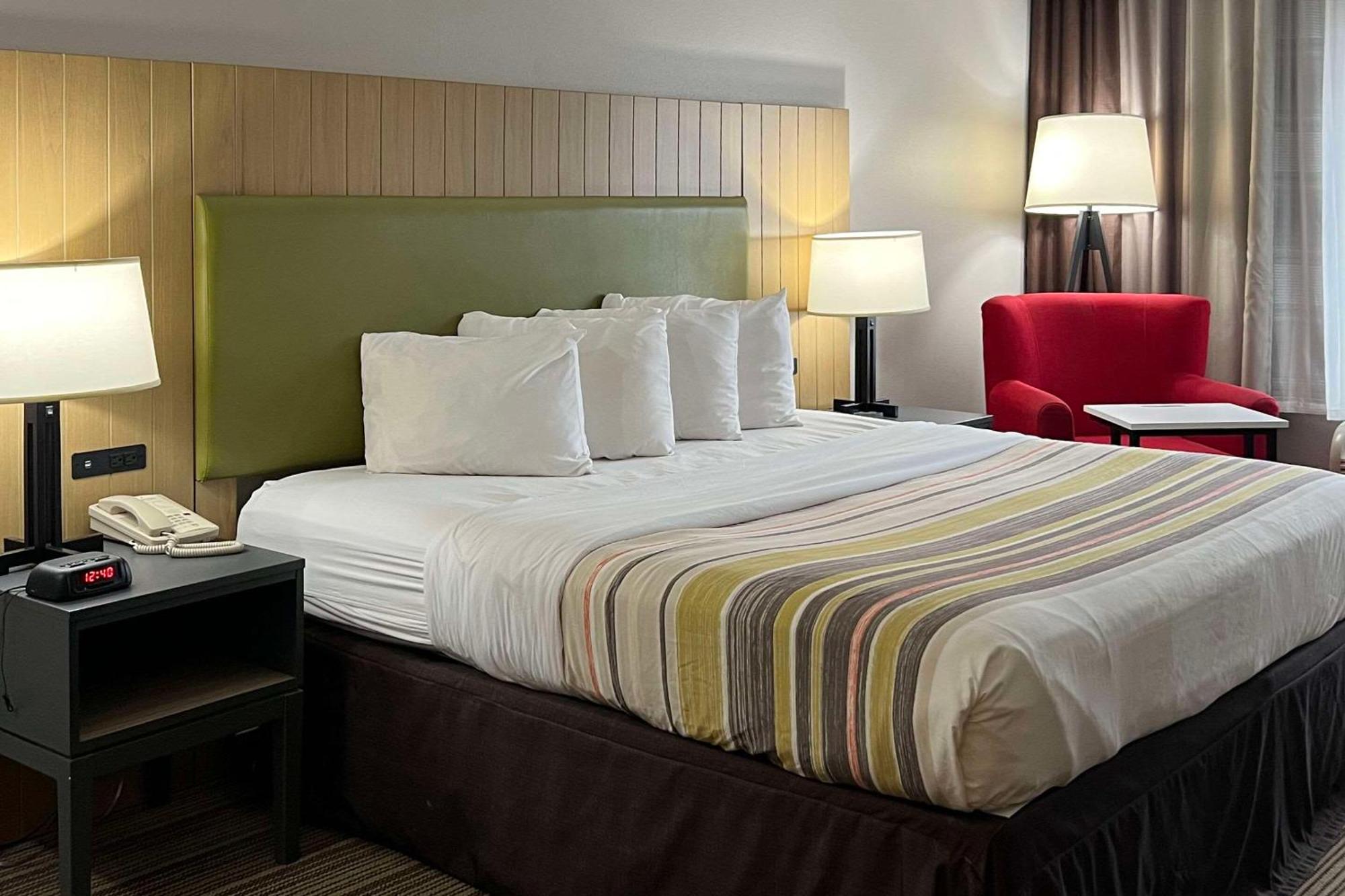 Hotel Country & By Radisson, Wytheville, Va