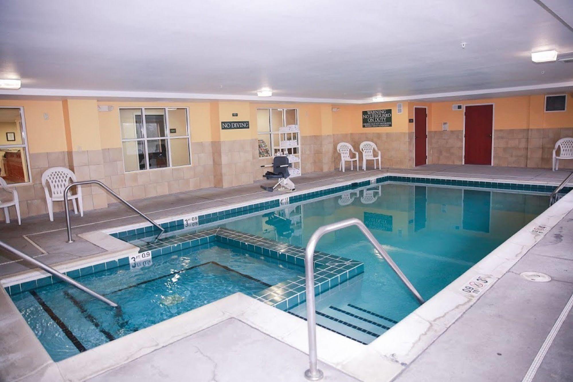 Country & By Radisson, Wytheville, Va Hotel